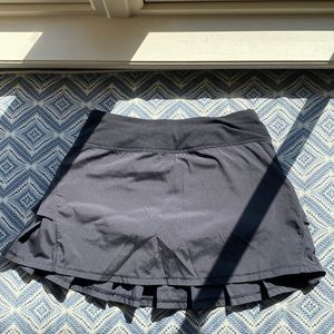 Girls ivivva Pleated tennis skort. Perfect Condition.